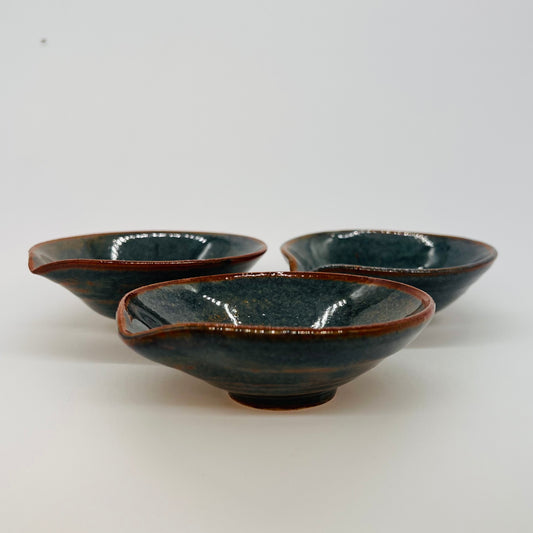 Bowls w/spout set